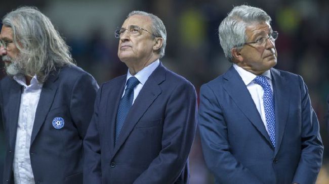 男人扒开美女狂揉电影